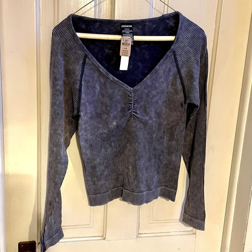 🎉HP!🎉 NWT Victoria Secret PINK Activewear Long Sleeved Top - Size M - Picture 3 of 9